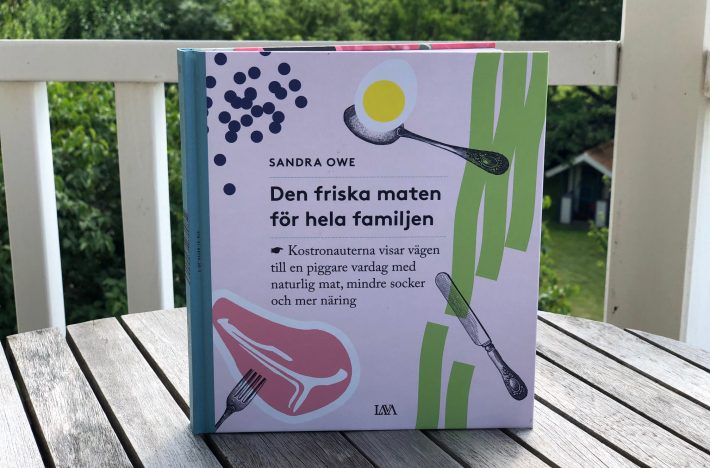 Bild på omslaget för boken Den friska maten för hela familjen