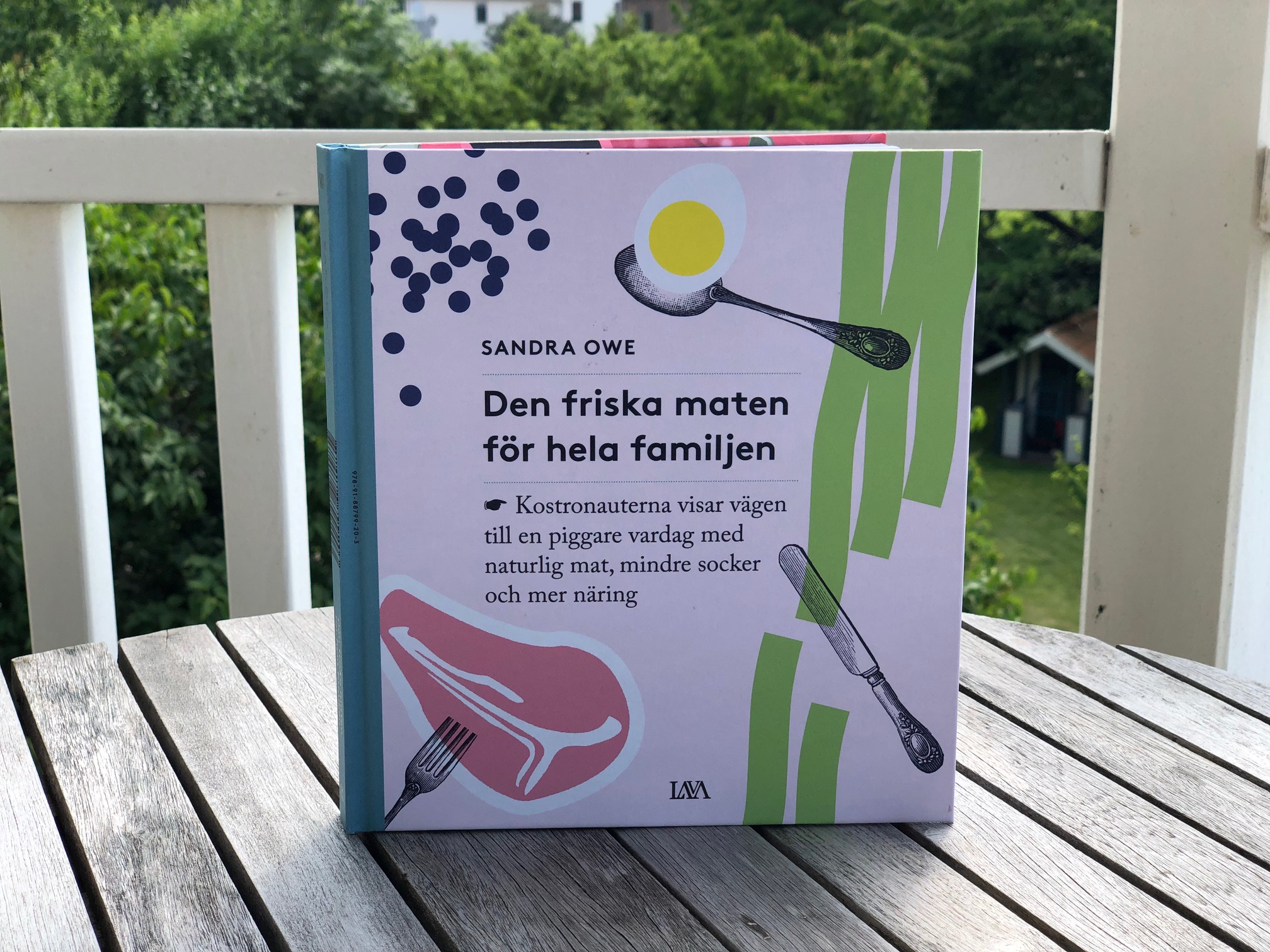 Bild på omslaget för boken Den friska maten för hela familjen