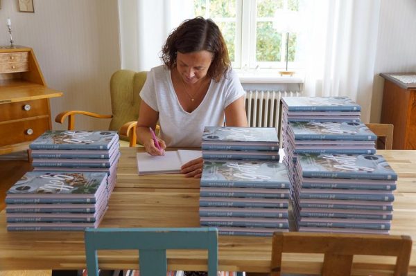 Många som vill baka med Paleo så här signeras boken Nyttigare gott