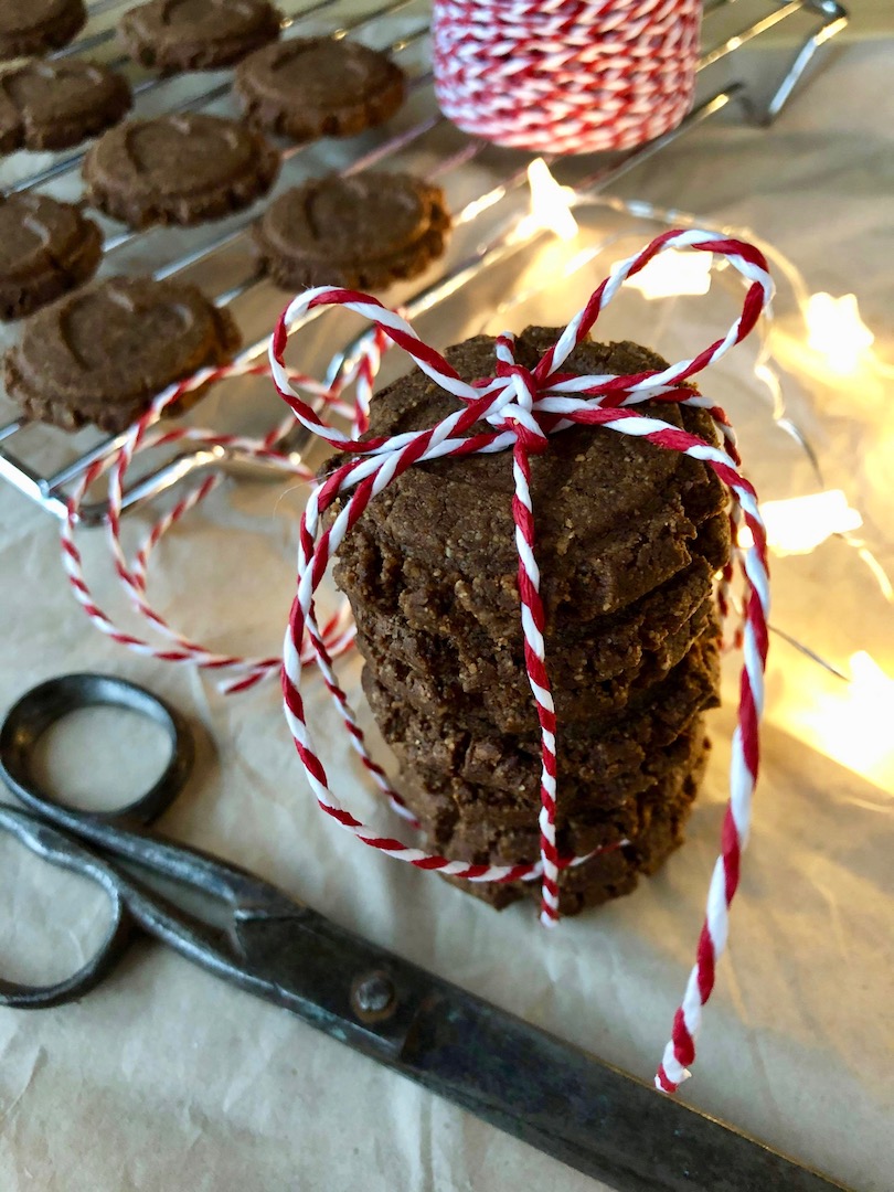 Pepparkakscookies med presentsnöre