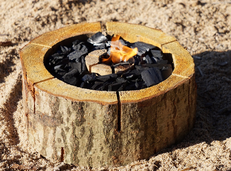 miljövänlig engångsgrill på stranden, ecogrill