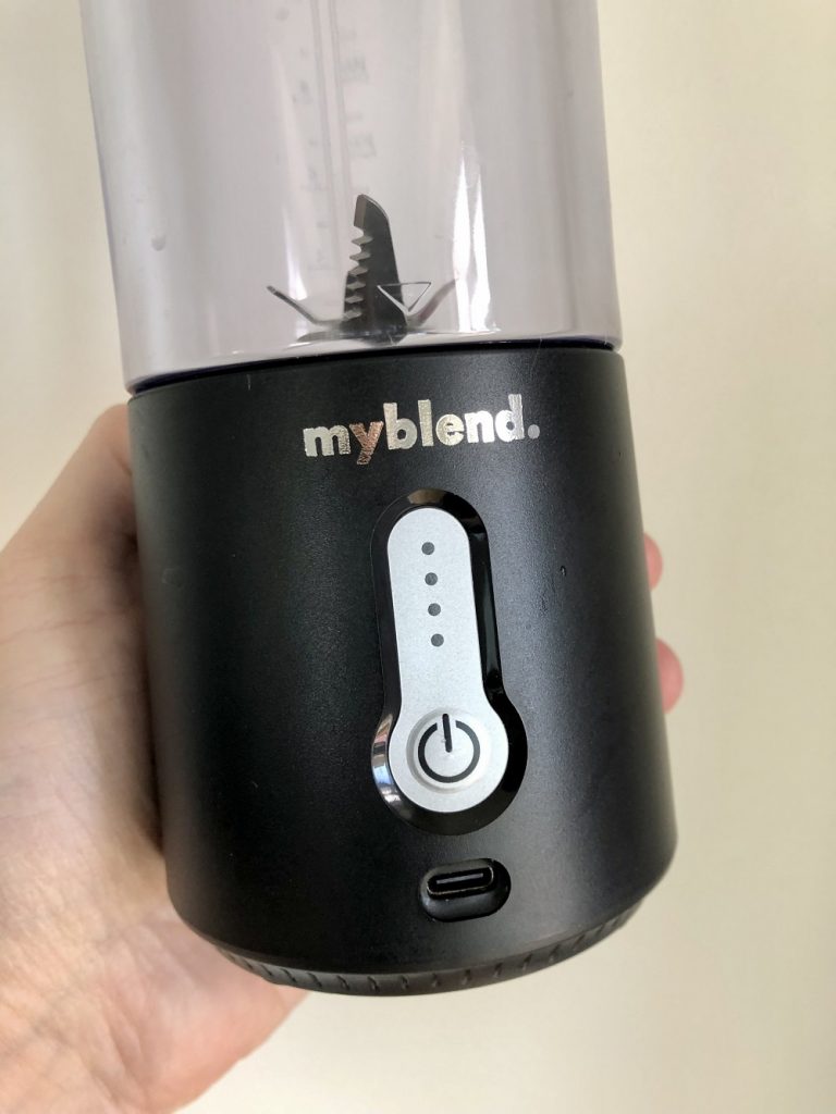 Detaljbild på uttag, startknapp och LED-dioder för MyBlend