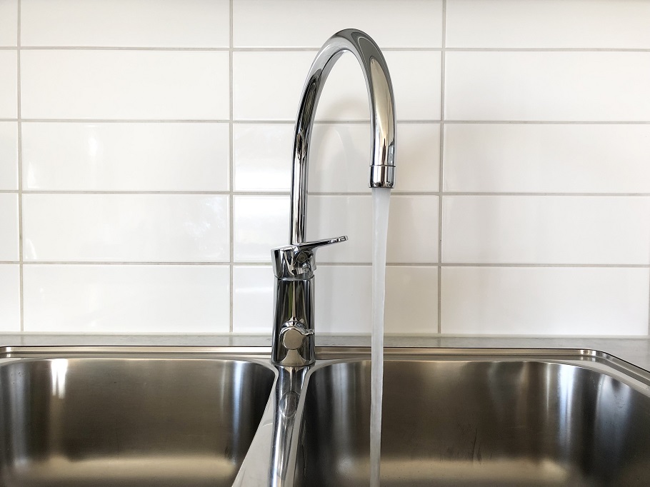 Med en vattenreningskanna får du rent vatten från kranen.