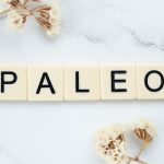 Ordet Paleo skrivet med bokstäver från ett Alfapet